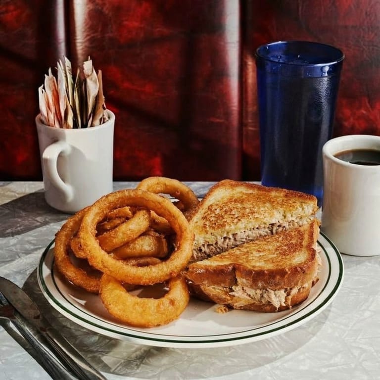 Convenient Delivery Options for American Diner Favorites